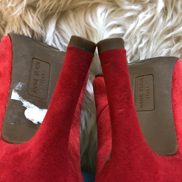 Anne Klein Suede Red Pumps EUC Leather Size 8 1/2 closed pointed toe design - Picture 9 of 10